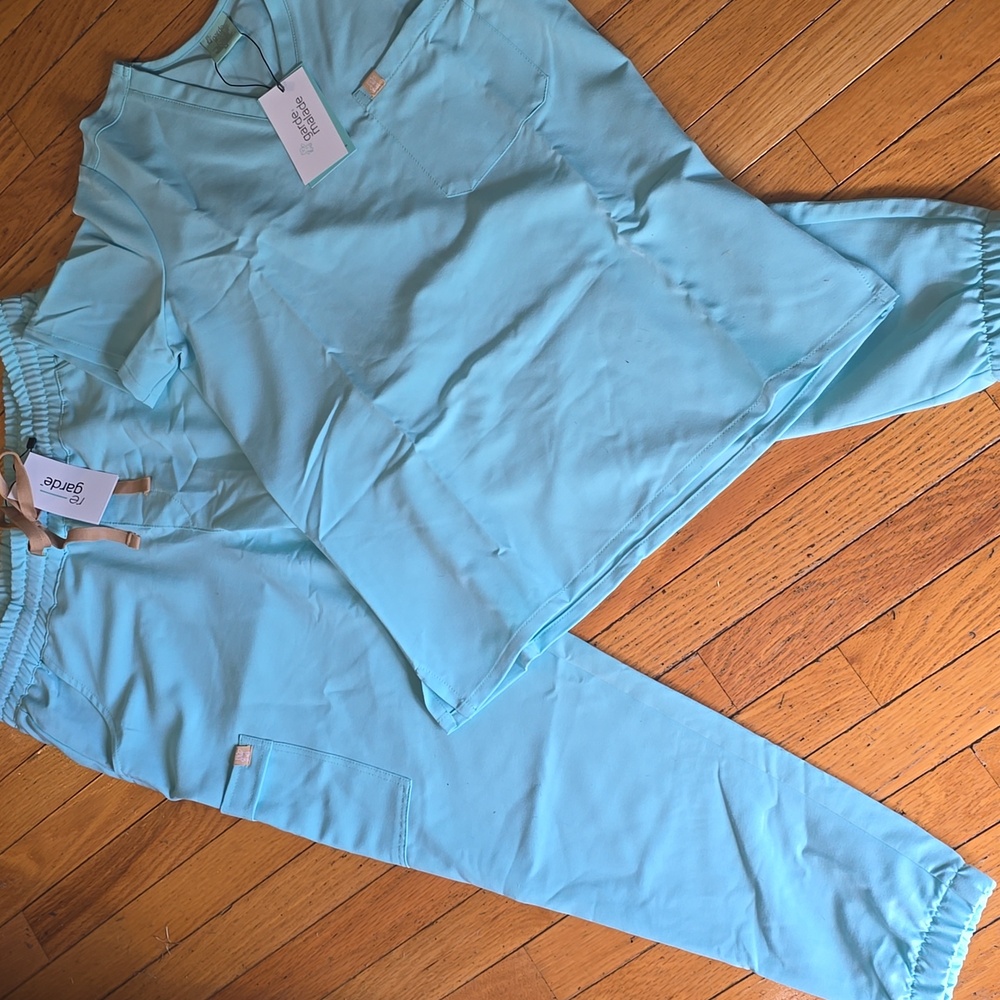 Light Blue Scrub Set Ocean Tide Garde Malade MEDIUM Petite NEW Rosie Gabrielle - Picture 4 of 6